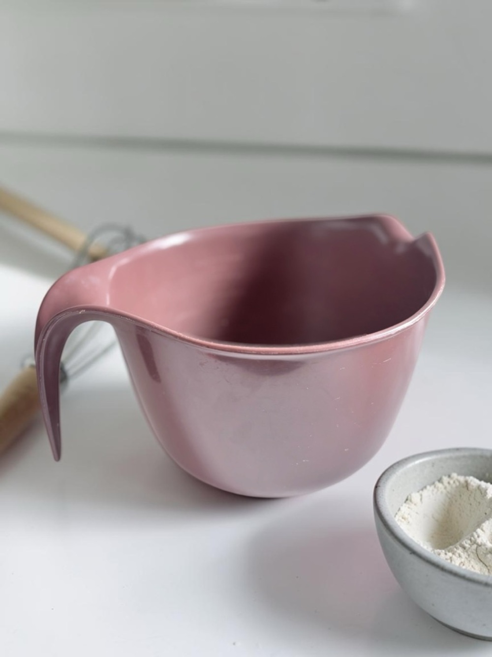 Vintage Rubbermaid Mixing Bowl Pour Spout Brown Kitchen Retro